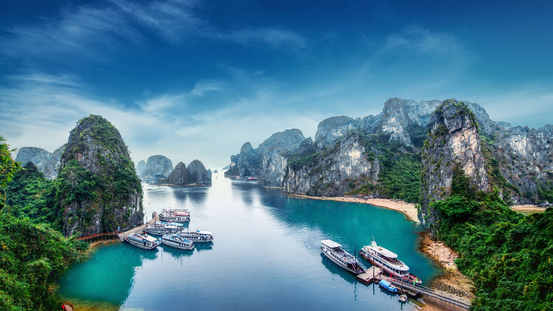 River cruising on Halong Bay